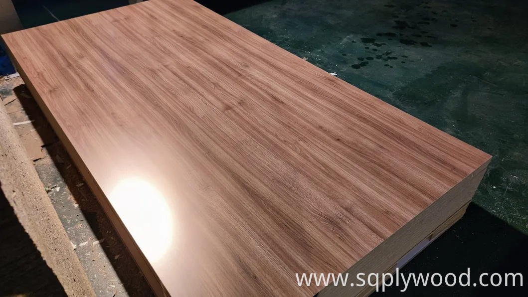 Melamine MDF Plain/Laminated/Slot/UV/Veneer/Melamine MDF for Furniture